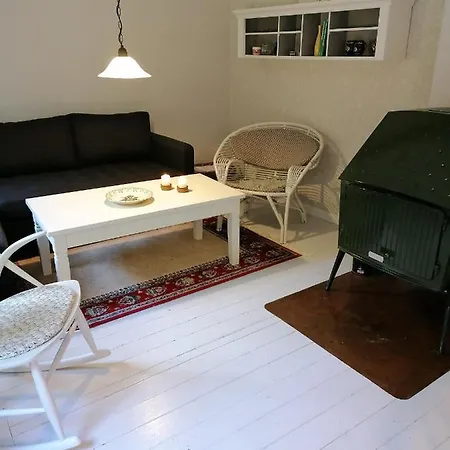 Skovhuset Give